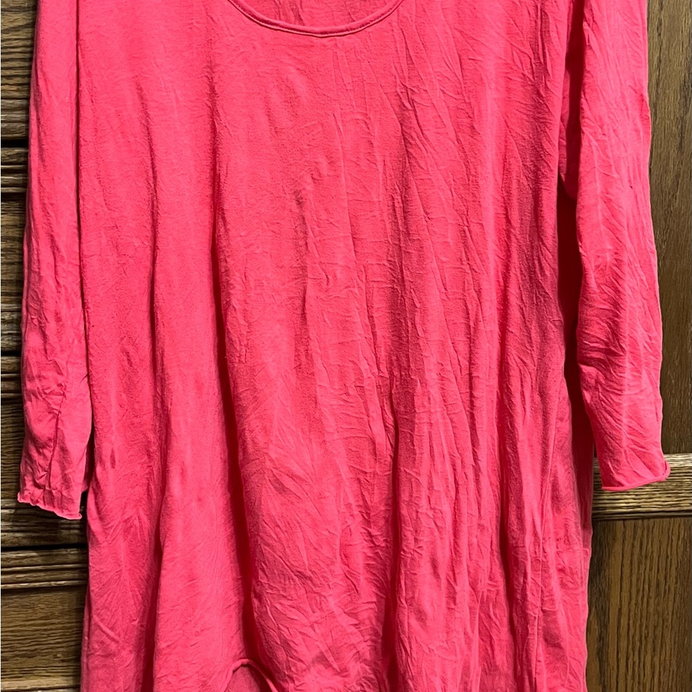 Women’s Pleats Collection large coral colored top, great with leggings